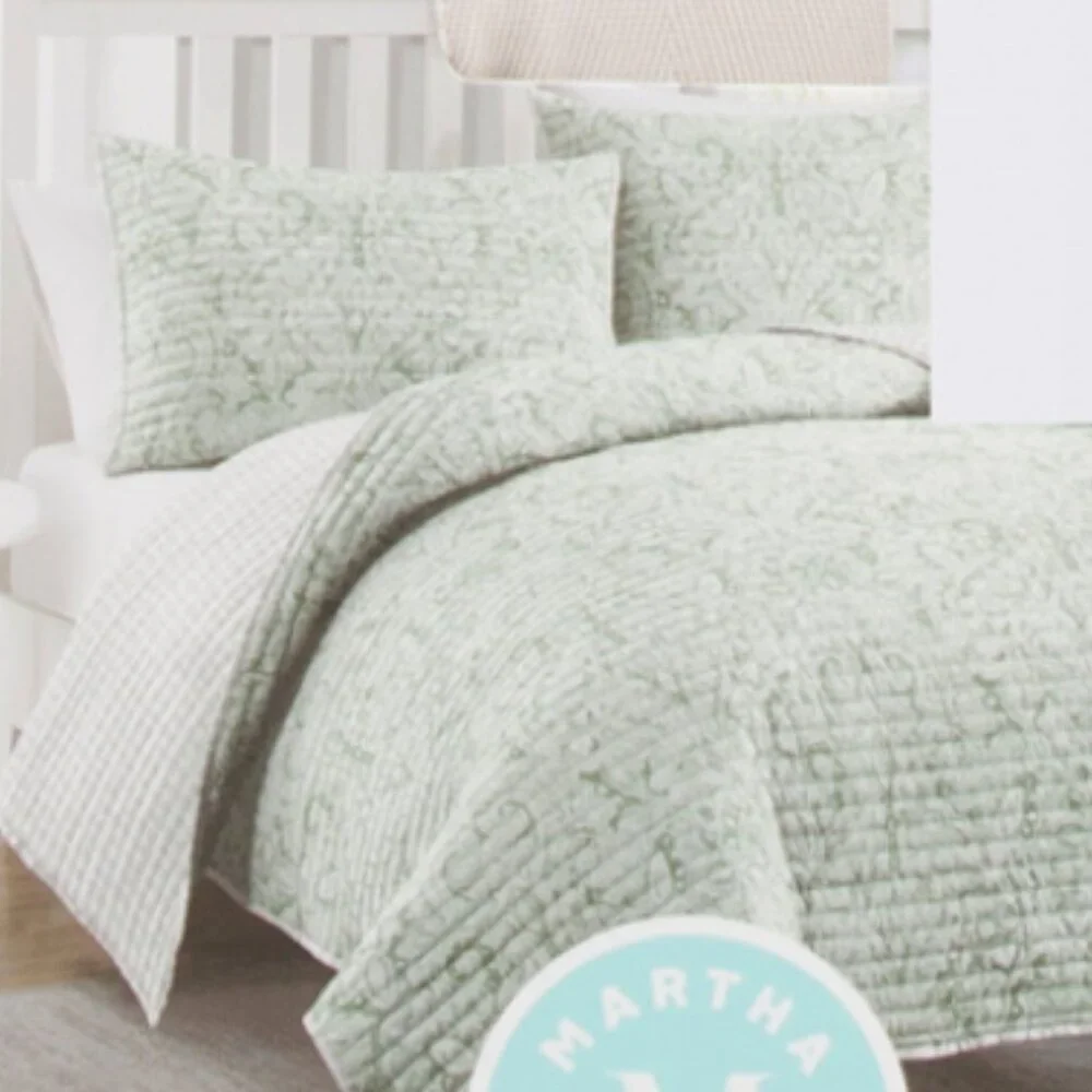 MARTHA STEWART Reversible Quilt Set
